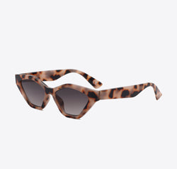 18c10138199a4a818752eedb7bf21c98-Max