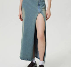 9057b0cd-59a8-42a5-b7b8-bc5719f6f63e-Max